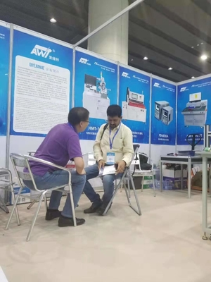เครื่องบัดกรีเลเซอร์แบบแท่งปริซึมอัตโนมัติ 2000W โต๊ะทำงาน 1,000 * 800 มม