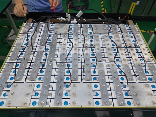 เครื่องบัดกรีเลเซอร์แบบแท่งปริซึมอัตโนมัติ 2000W โต๊ะทำงาน 1,000 * 800 มม